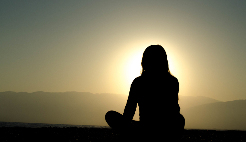 women-meditating-at-sunset_800.jpg